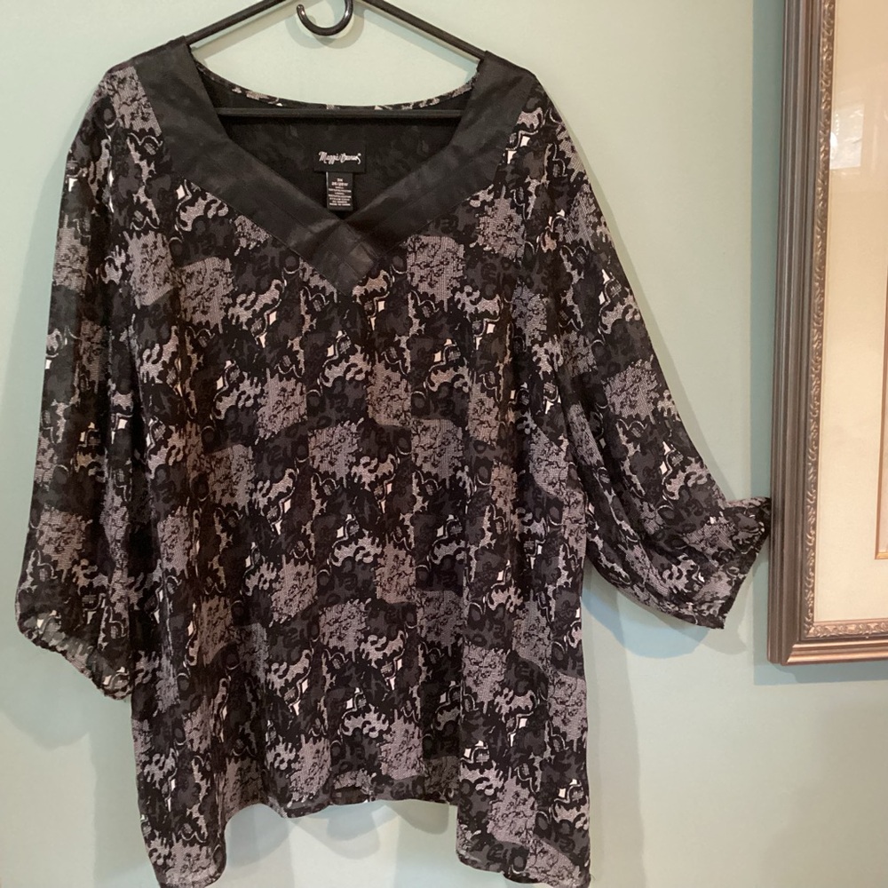 Maggie Barnes Black and Gray Patterned Blouse